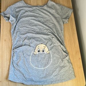 Unbranded Maternity Graphic Tee with Peeking Baby - grey - Size Medium